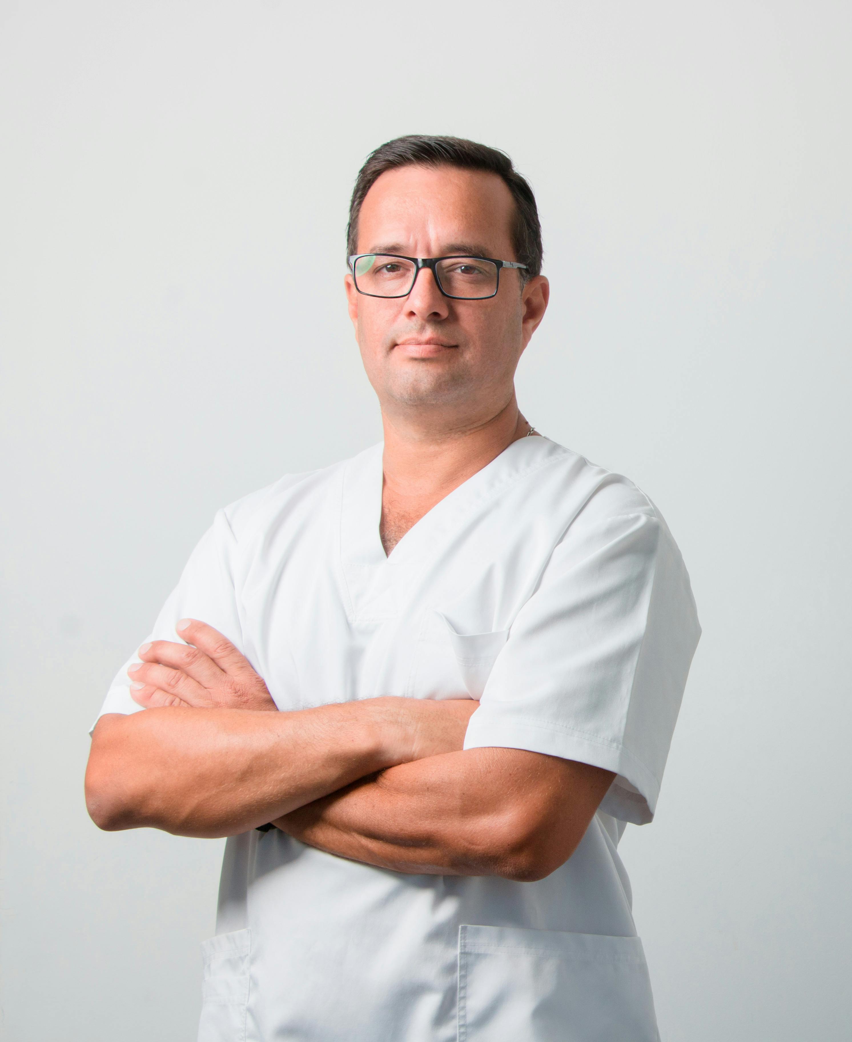 Доктор Михаил Белов — специалист по эстетической стоматологии